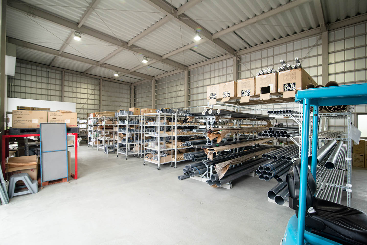 管材がたくさん写っている写真